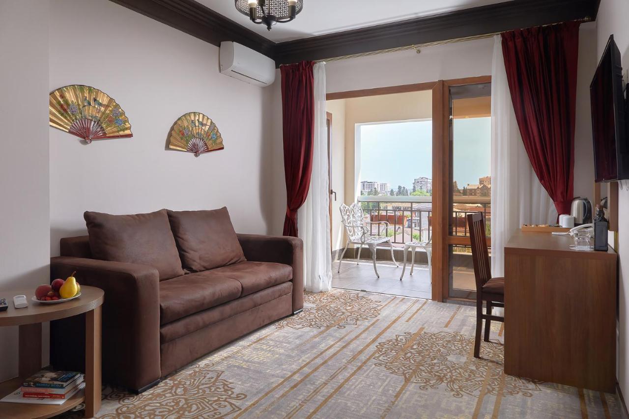 Garuda Boutique Hotel Сухумі Екстер'єр фото