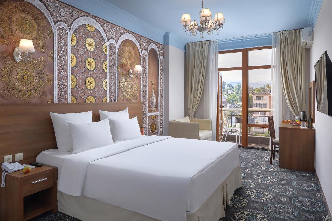 Garuda Boutique Hotel Сухумі Екстер'єр фото